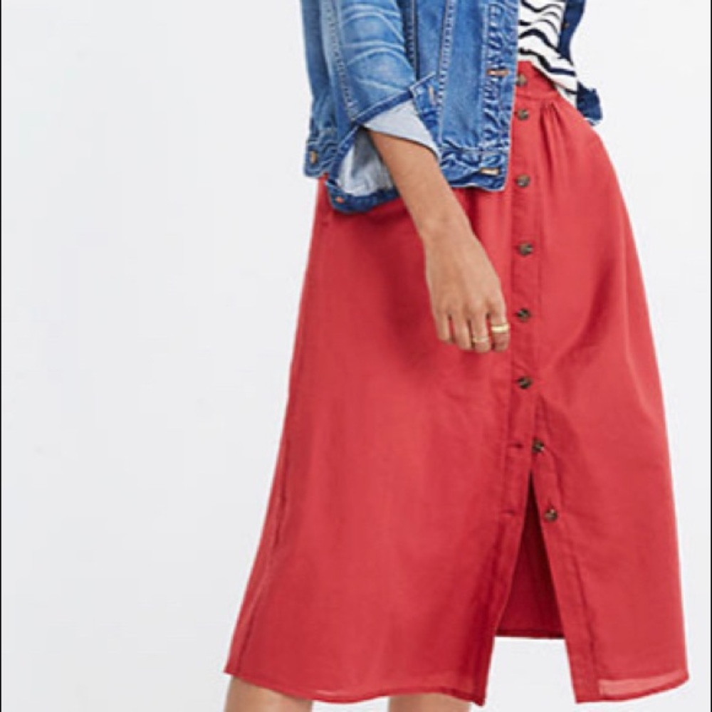 Madewell midi skirt with pockets!